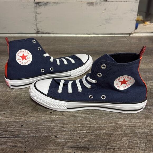 Chuck Taylor All Star Canvas UNISEX HIGH TOP SHOE, NEW, size 4 - Picture 1 of 6